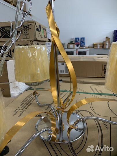 Люстра новая