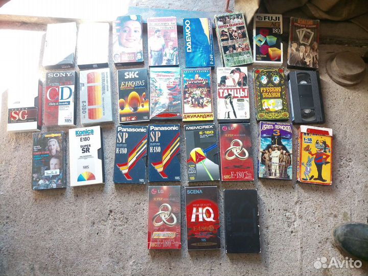 Видеокассеты с фильмами