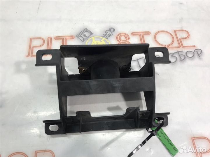 Крепление форсунки омывателя фар правое VW Touare