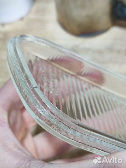 Стекло противотуманки левое bmw e39