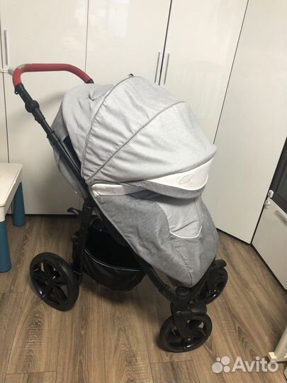 Коляска прогулочная