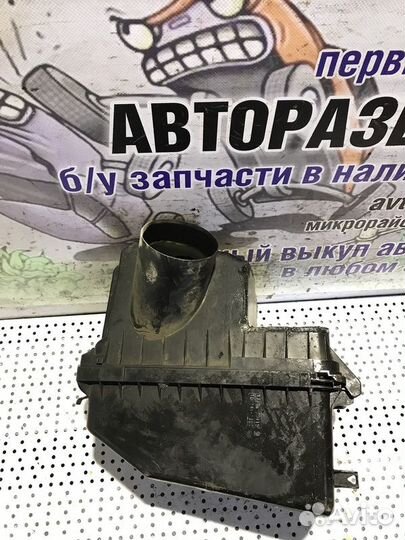 Корпус воздушного фильтра Toyota Alphard V 3.0 v6