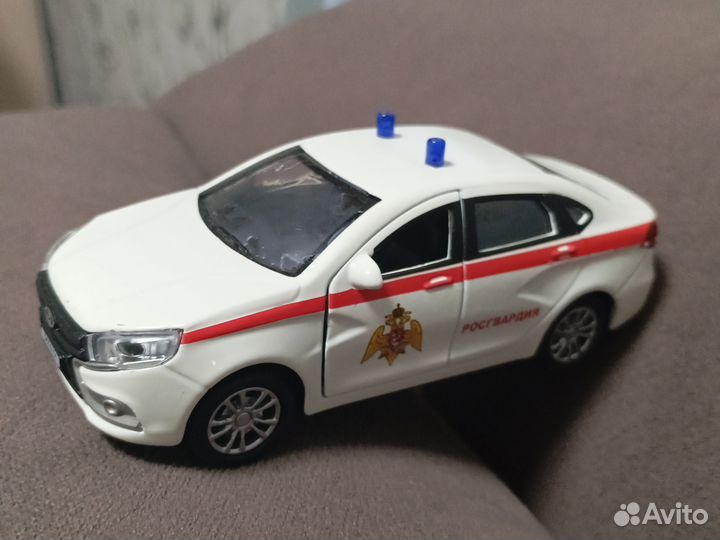 Игрушечная машина