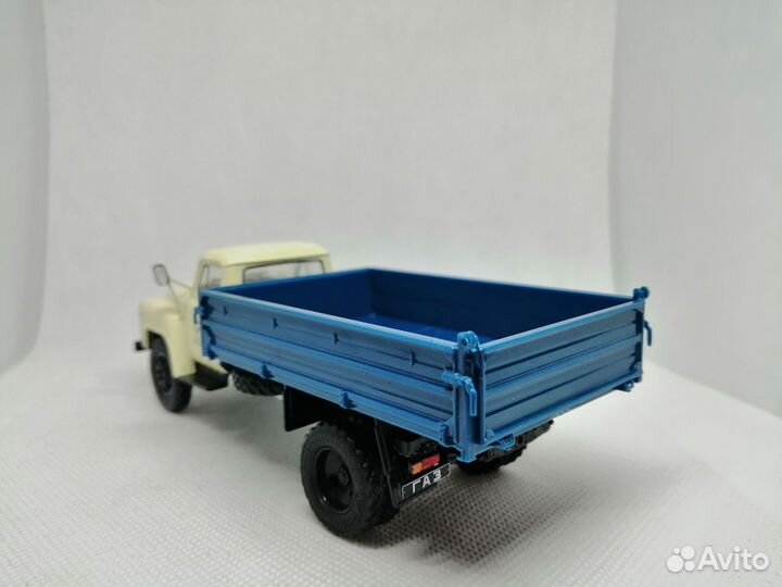 Модель газ-саз-53Б С декалями aвтoбазы на двepяx