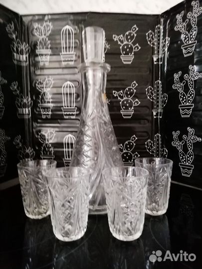 Графин хрустальный со стопками