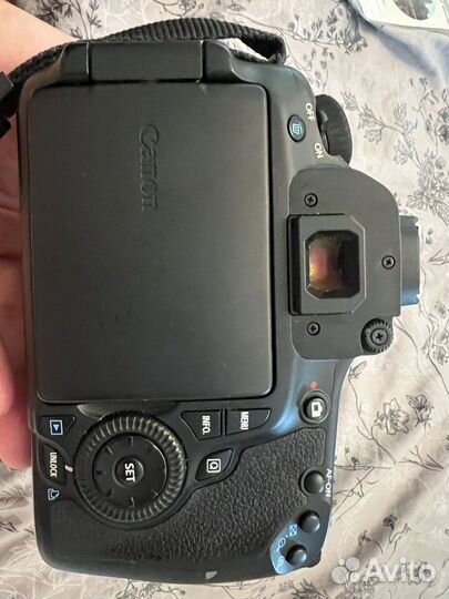 Зеркальный фотоаппарат canon вспышка, сумка