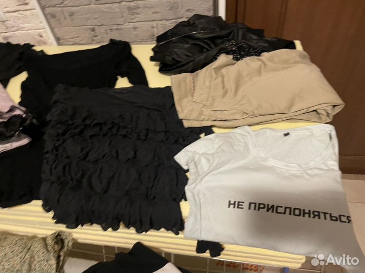 Пакет вещей и обувь