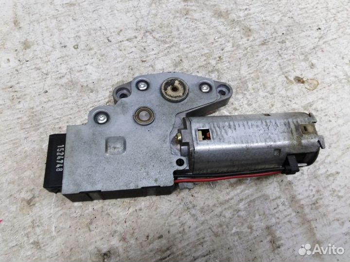 Моторчик люка Мерседес