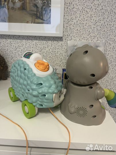 Игрушки fisher price ленивец и еж