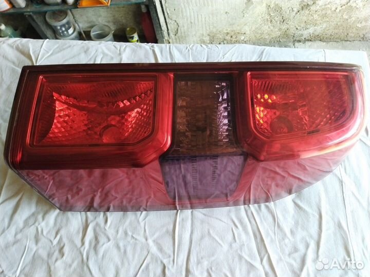 Фонарь задний правый Nissan Patrol Y61