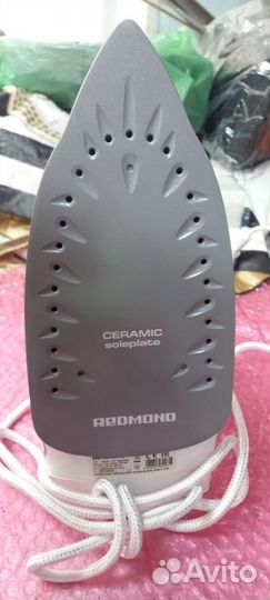 Утюг Redmond RI-C263