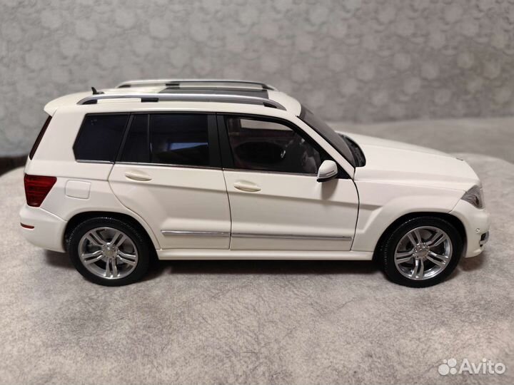 Модель Mercedes-Benz GLK 300 1:18