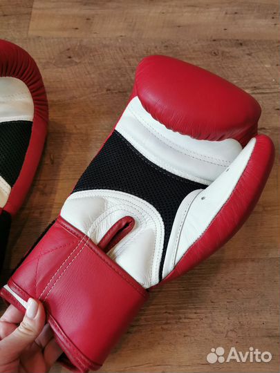 Боксерские перчатки Top King 10 oz и щитки