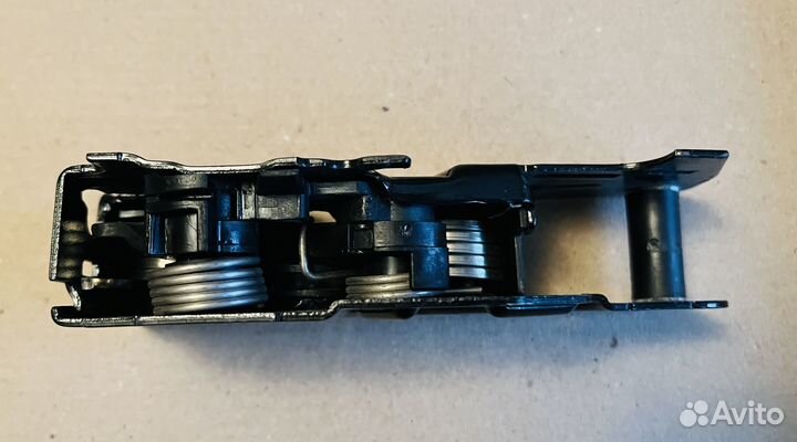 2H0823509B замок капота volkswagen amarok