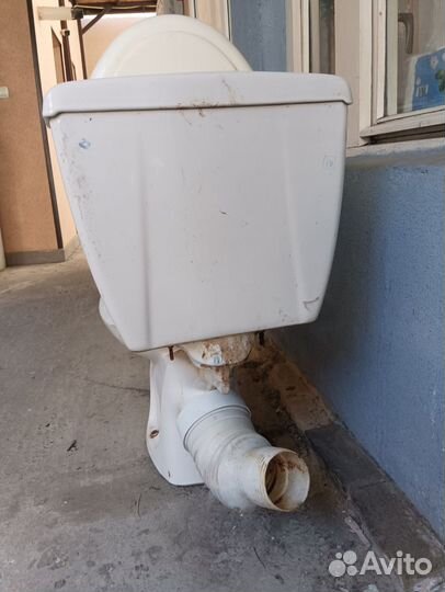 Унитазы и бачки бу