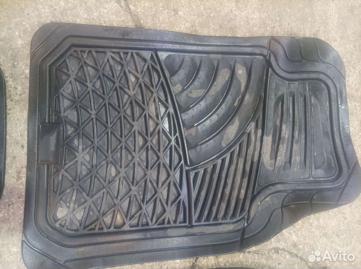 Автомобильные коврики резиновые