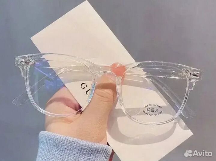 Компьютые очки в прозрачной оправе