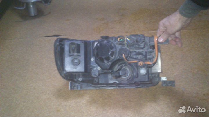 Фара левая Infiniti QX4