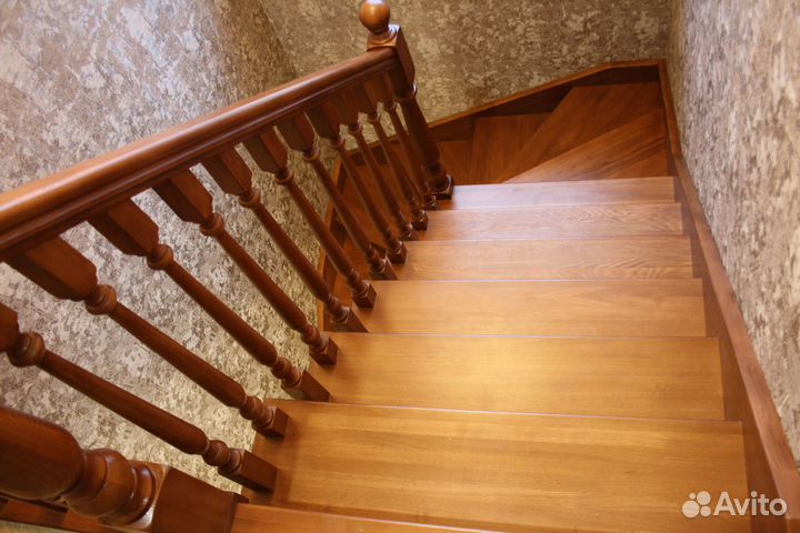 Лестница межэтажная деревянная