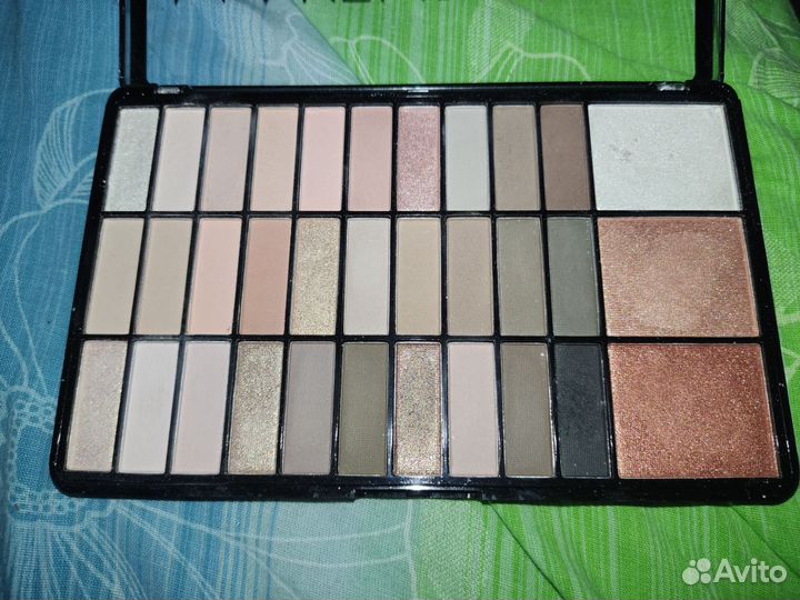 Нюдовая палетка теней б/у