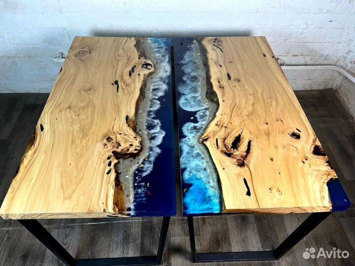 Стол из смолы