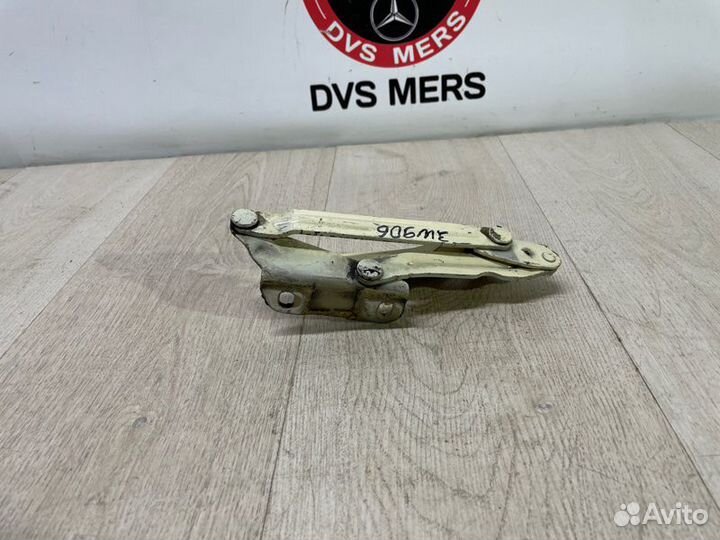 Петля капота левая Mercedes Sprinter W906