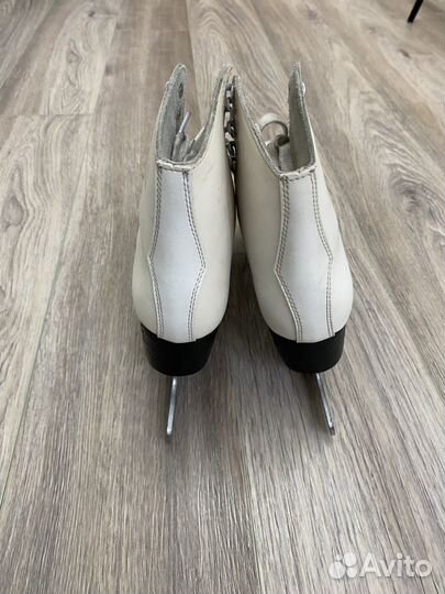 Коньки фигурные larsen