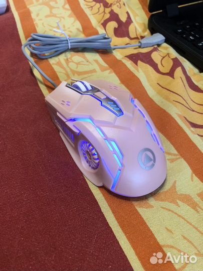 Новая розовая проводная мышь