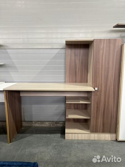 Письменный стол с пеналом