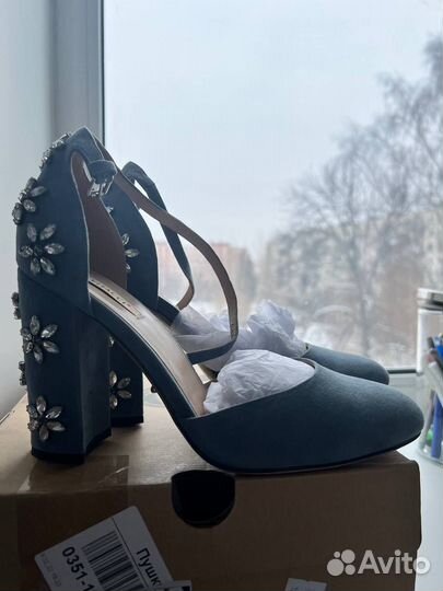 Vitacci голубые замшевые туфли праздничные