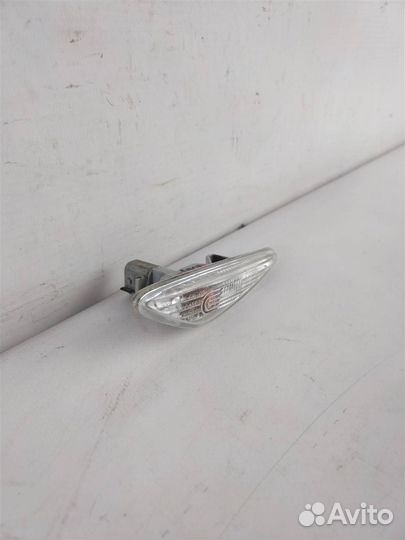 Повторитель на крыло левый белый мазда 6 (GH) 20
