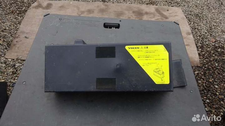 Крышка аккумулятора Volvo Xc90 C59 B5254T2 2004