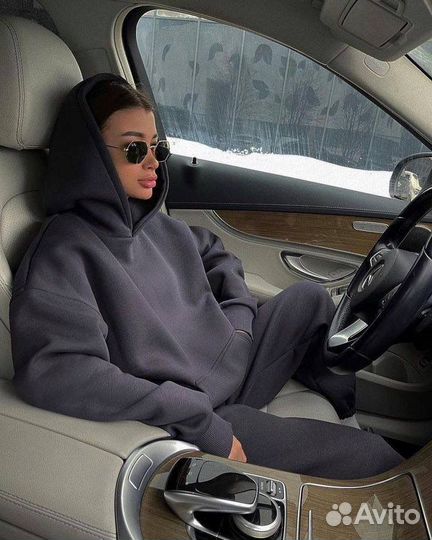 Женский спортивный костюм с капюшоном