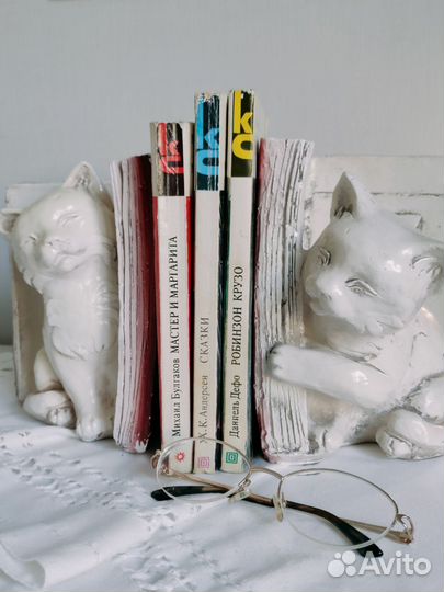 Книги с историей серия Классики и Современники