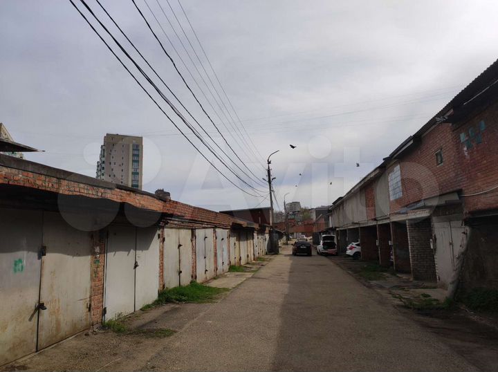Гараж, > 30 м²