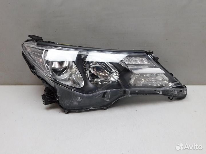 Фара правая Toyota RAV4