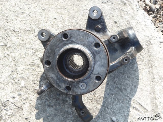 Поворотный кулак правый (цапфа) BMW X3 E83