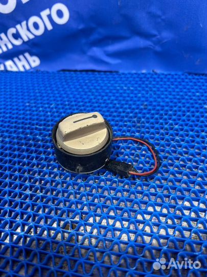 Кнопка люка Volkswagen Touareg внедорожник 2004