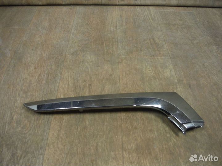 Хром накладка фары правой Toyota Alphard 2018