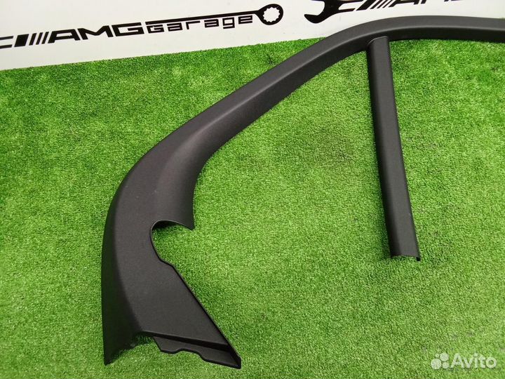 Рамка стекла двери задняя левая Mercedes-Benz