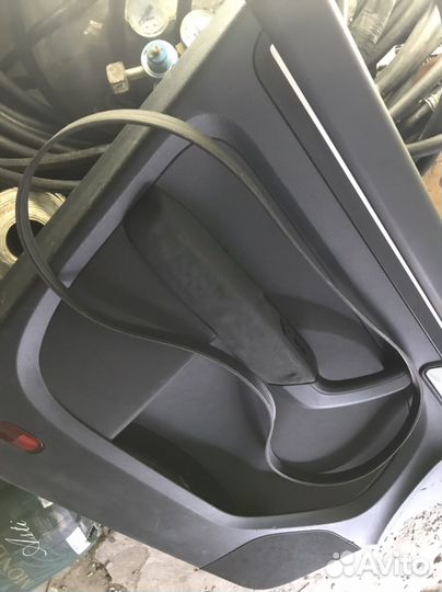 Внутреняя Обшивка двери на фольцваген Тауран