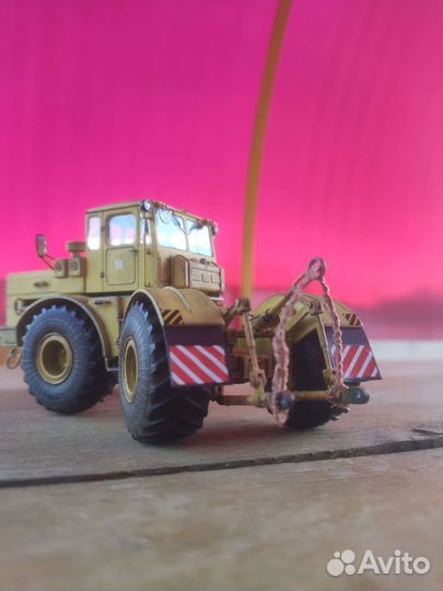 Кировец К701 AVD 1:43
