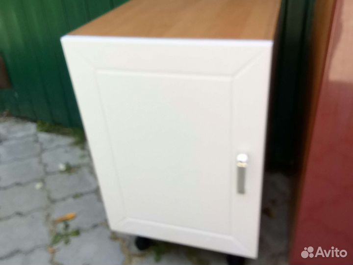 Тумбочка, навесной шкаф