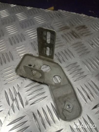 Кронштейн радиатора левый Renault Fluence седан