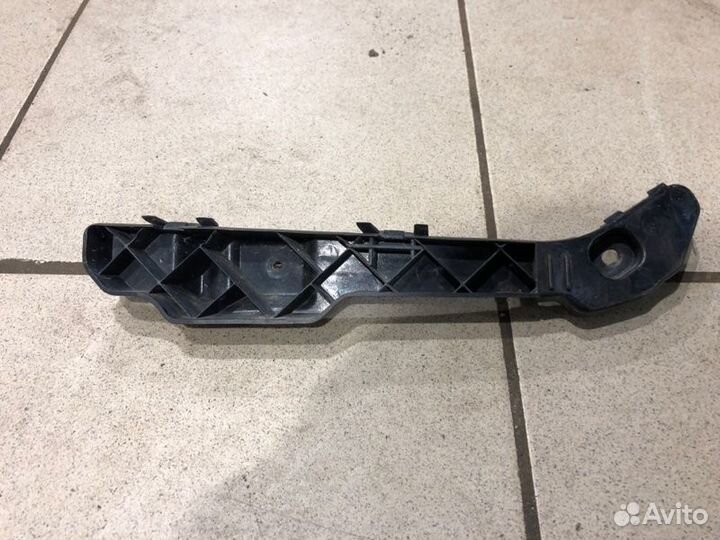 Кронштейн бампера передний правый Kia Carens 3