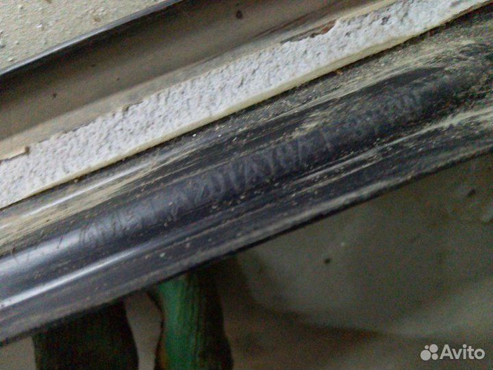 Уплотнитель двери передний правый Ford Focus 2 2