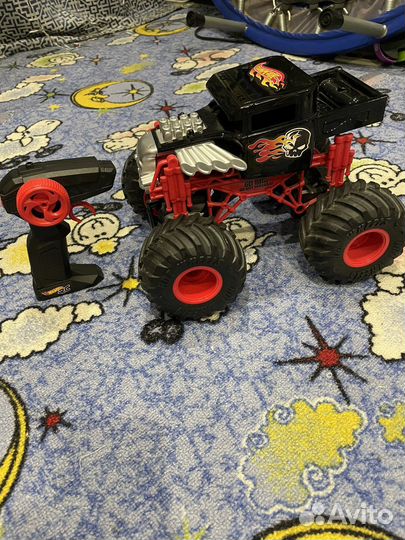 Машина Hot wheels