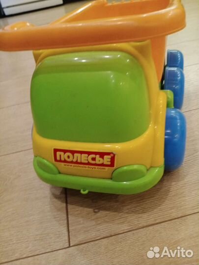 Много машинок