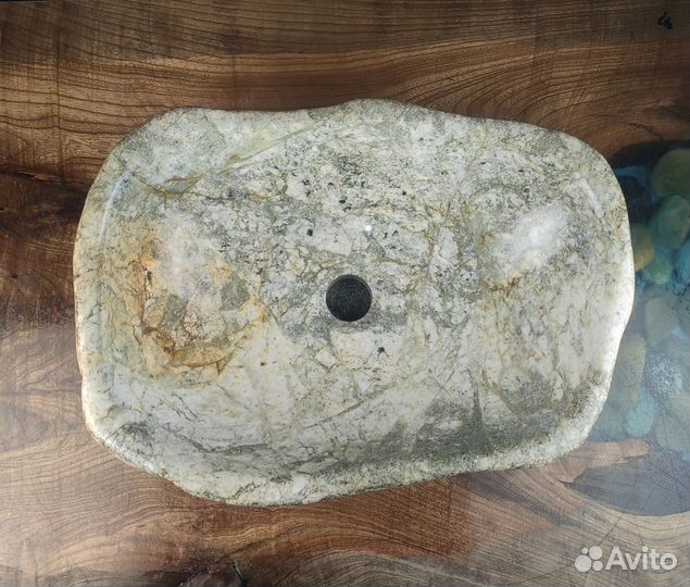 Раковина из камня