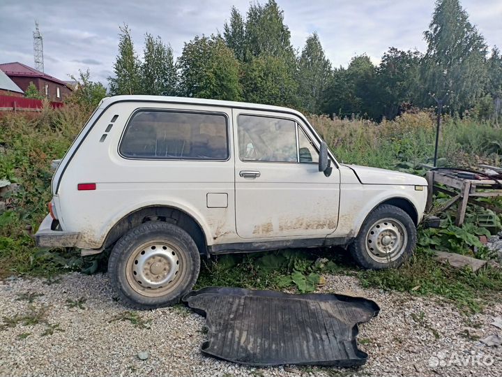 LADA 4x4 (Нива), 1990